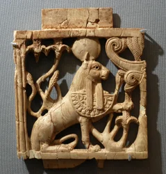 Tabla de marfil, Nimrud, c.900-600 a.C.